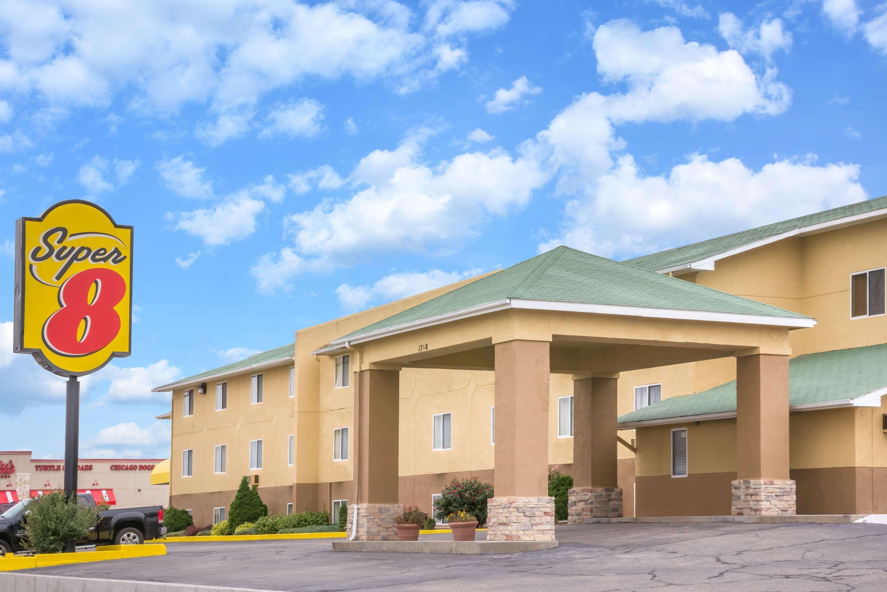 Super 8 By Wyndham Dodge City Exterior photo